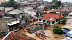 Flash floods in Indonesia 2025 submerging homes and streets