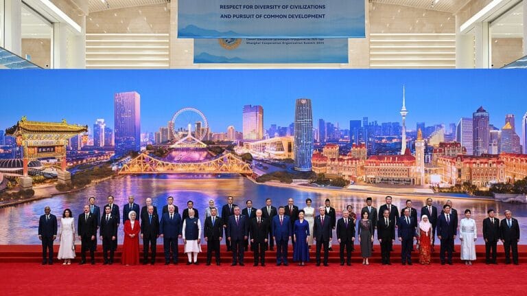 SCO Summit 2025: Modi, Putin & Xi Strengthen Global Ties 2 Modi, Putin, and Xi Jinping share a cordial handshake at the SCO Summit 2025 in Tianjin, symbolizing Eurasian unity.