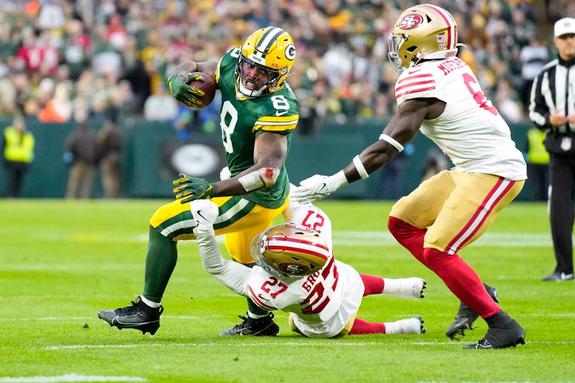 Ultimate Josh Jacobs Injury Update: Top 5 Knee Scare Moments in Packers Game 2 Green Bay Packers RB Josh Jacobs evades a tackle from San Francisco 49ers defender during an intense NFL game, showcasing his agility on the field.