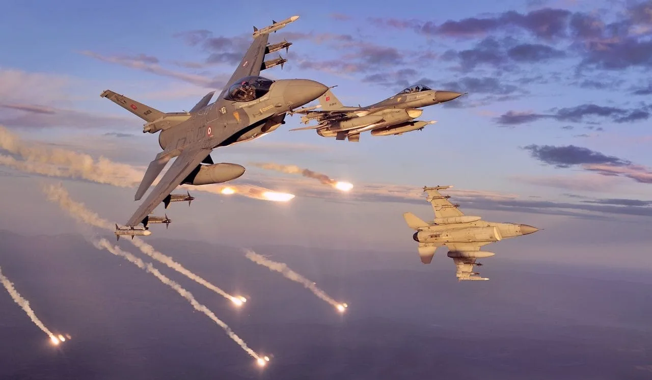 Top 10 Largest Air Forces in the World 2025: Full Ranking 10 Turkish Air Force fighter jets firing flares in mid-air